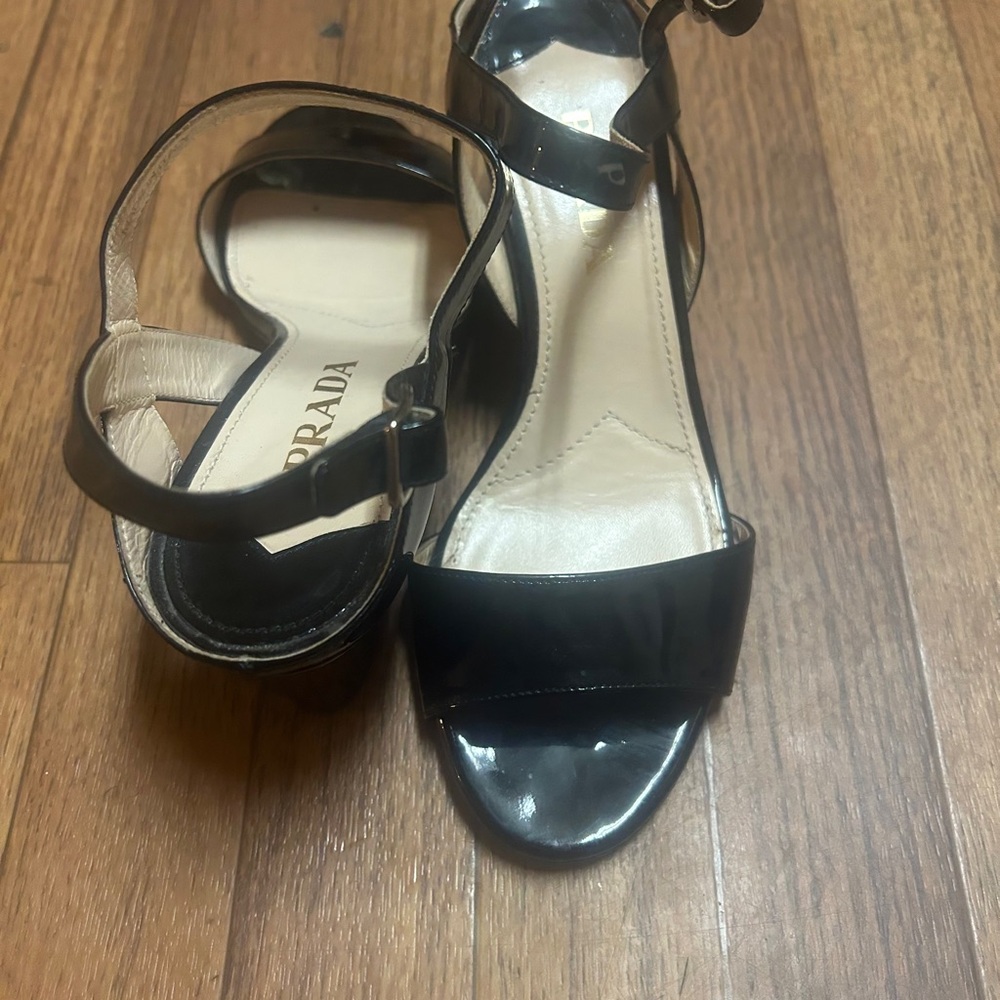 Prada Black Heels Elegant Minimalist Design - Picture 9 of 14